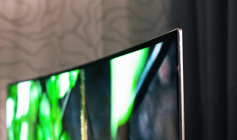 LG 55EC9300 bezel