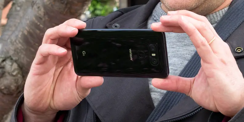 LG G6 Dual Camera In Use