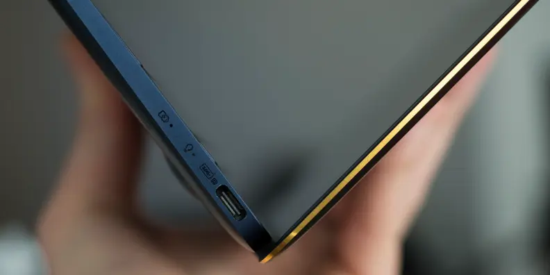 Asus ZenBook 3 Single Port