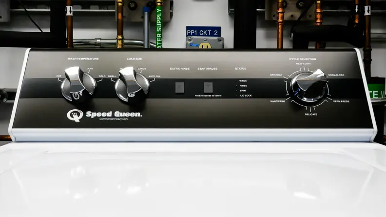 A shot from our lab, highlighting the full control panel of the Speed Queen TR5000WN AWN63RSN115TW01 top-loading washer.