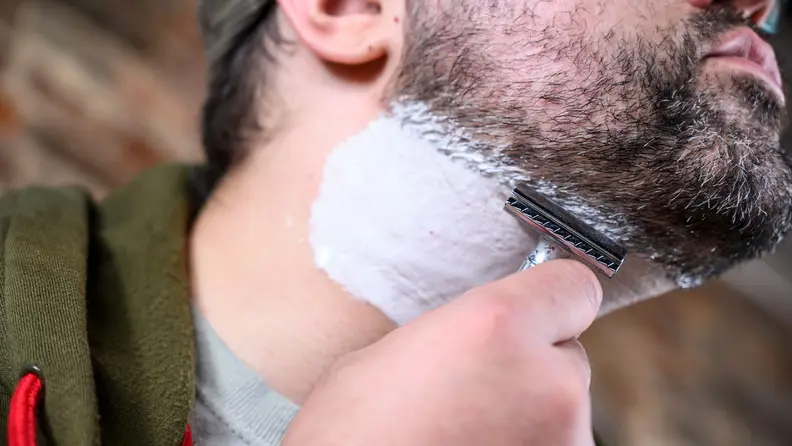 Safety razors can help create clean, straight edges easily.