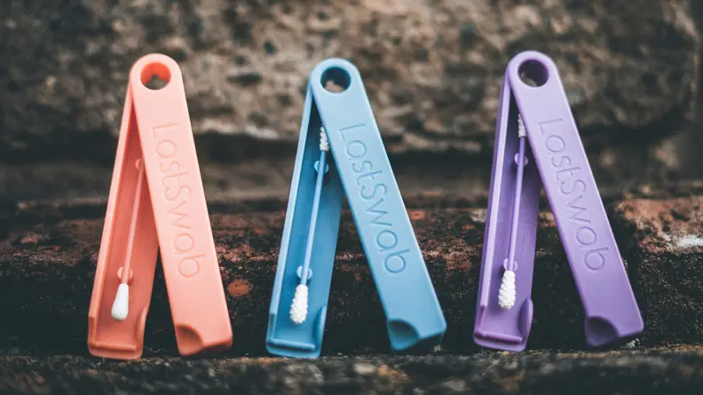 Several reusable sawbs.