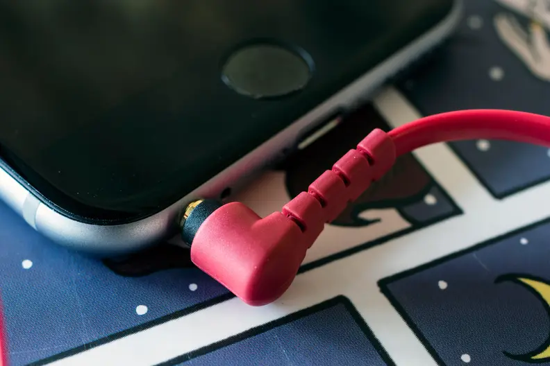 A photo of the Sony MDR-V55's plug.