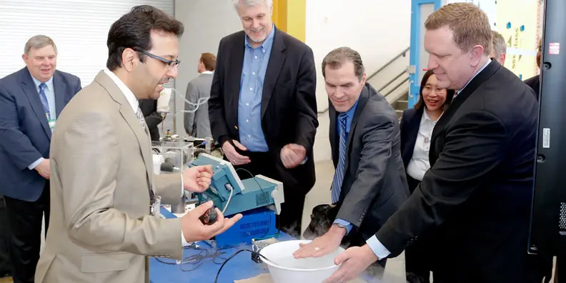 Ayyoud Momen uses ultrasonic vibrations to turn water into steam.