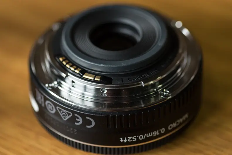 The metal mount offers durability and adds a bit of weight to an otherwise light lens.
