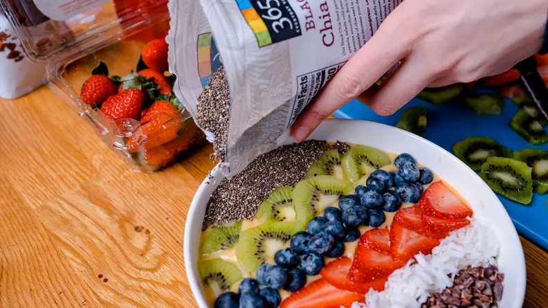 Adding chia to smoothie bowl