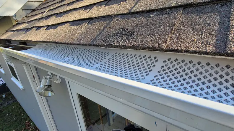 Plastic mesh gutter guards