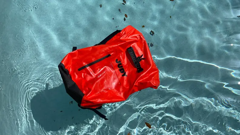 The Judy backpack floats in a pool.