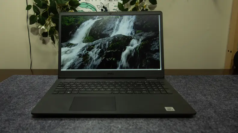 A picture of the laptop straight-ahead