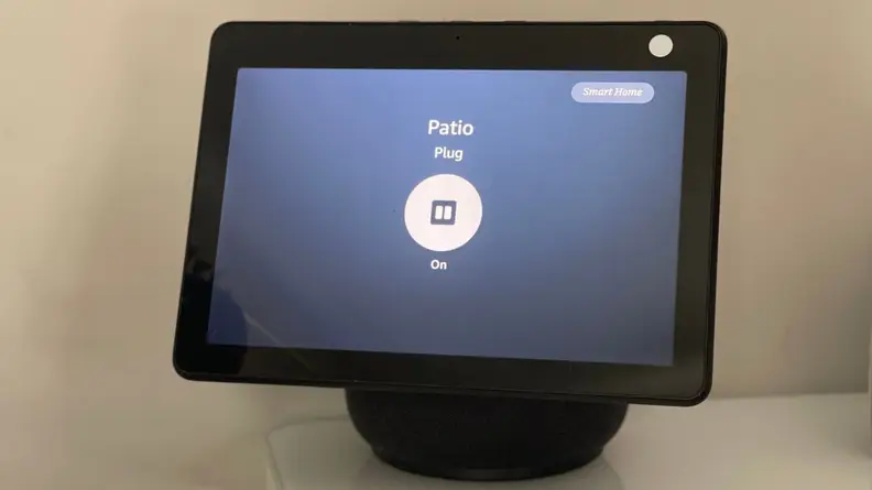 The Amazon Echo Show 10 turns a smart plug off