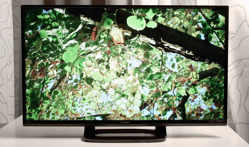 Sharp LC-32LE551U front