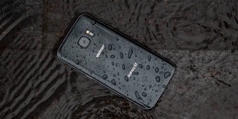 Samsung Galaxy S7 submerged