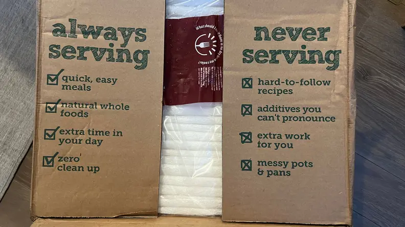 BistroMD box that says “always serving quick, easy meals, natural whole foods, extra time in your day, zero clean up. Never serving hard-to-follow recipes, additives you can’t pronounce, extra work for you, messy pots & pans.”