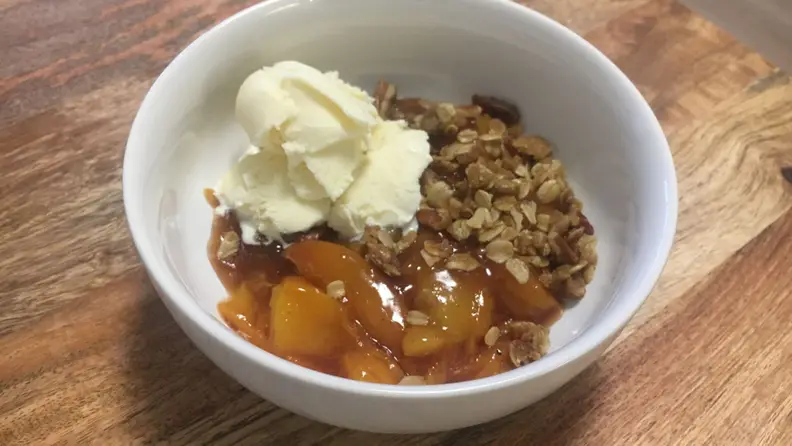 Instant Pot peach crisp with vanilla ice cream