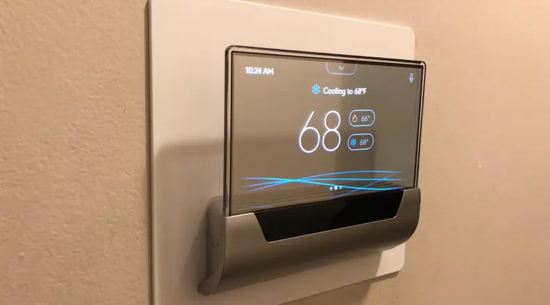 Glas-smart-thermostat-display