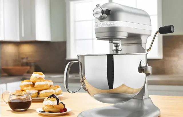 An example of a bowl-lift KitchenAid stand mixer.