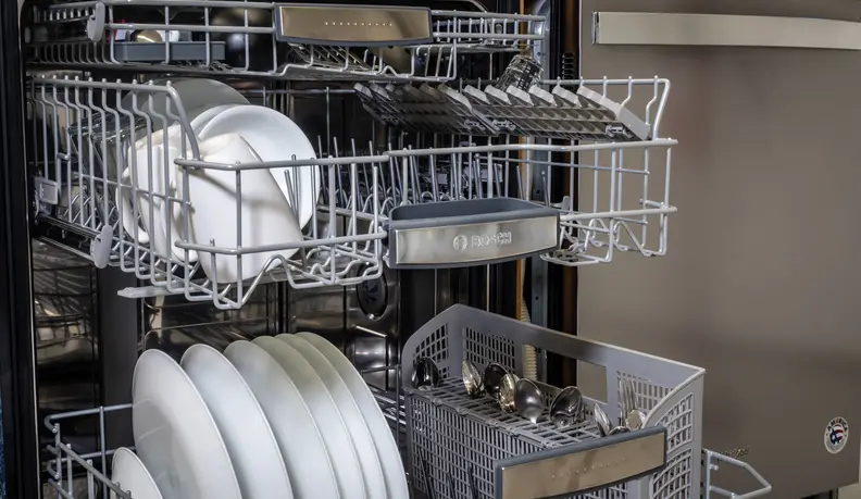 The racks of the Bosch SHPM88Z75N dishwasher.