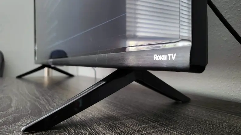 The TCL 4-Series' tabletop feet and side of panel, showing the Roku TV logo