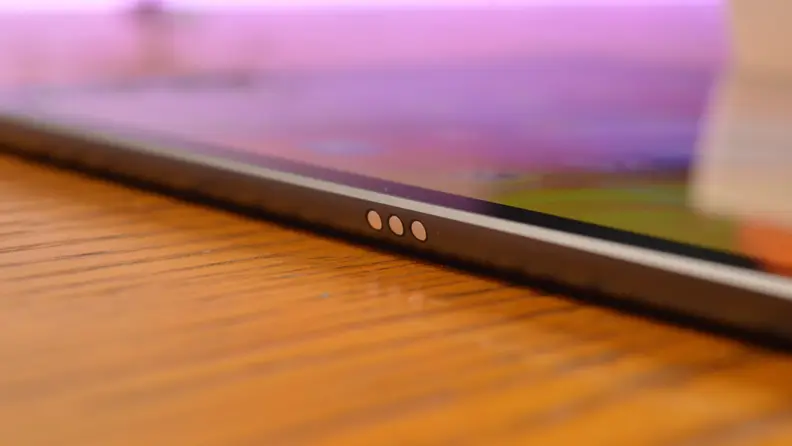 Apple iPad 2020 Side