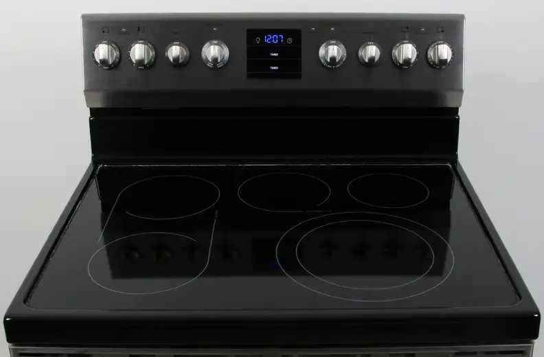 The Frigidaire Professional FPEF3077QF has a glass-ceramic electric rangetop.