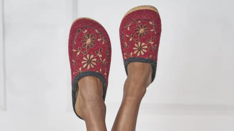 Red pair of Woolderness