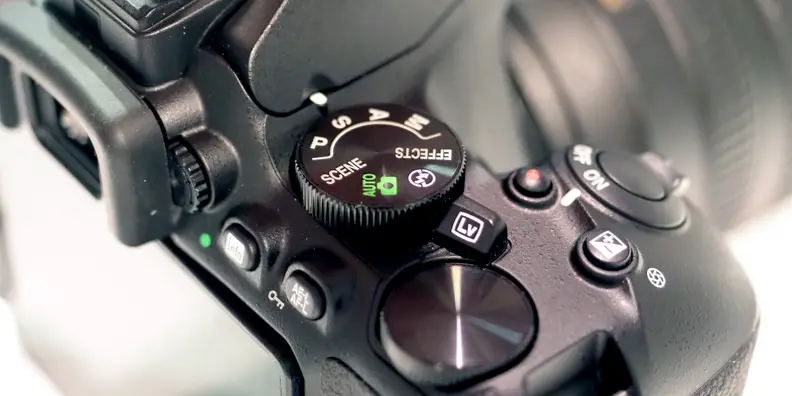 The D5600's control scheme puts most of your major functions in range of your right hand.