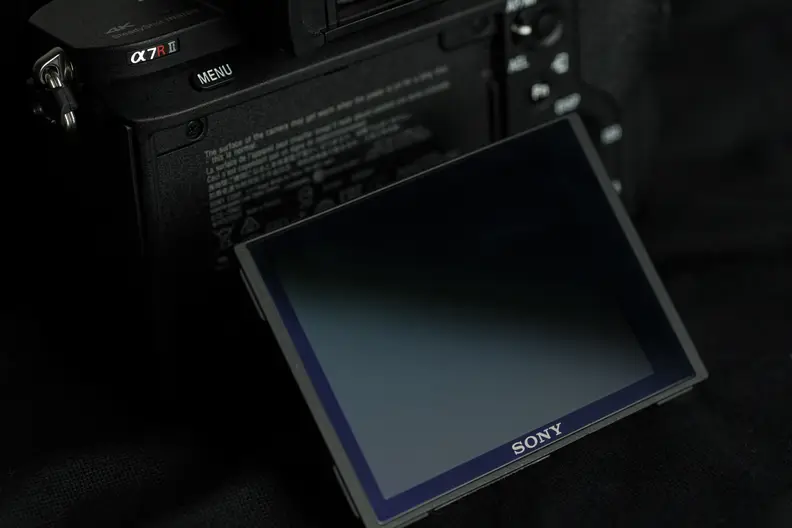 A photo of the Sony A7R II's tilting screen.