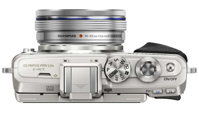 The E-PL7 doesn't include an EVF but it does have a hotshoe for attaching an optional electronic viewfinder.