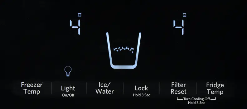 Despite the presence of a touch screen control panel, the KitchenAid KSF22C4CYY doesn't use a degree-based thermostat.