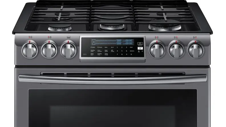 The controls are easy to use. The chunky knobs have a modern look.