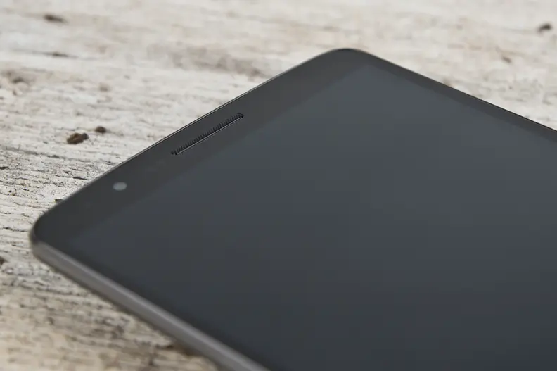 A picture of the LG G3's screen reflectivity.