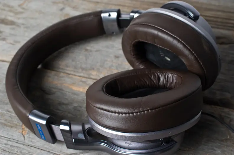 With plenty of padding on the headband and earcups, the 1ABTs are the perfect storm of comfort.