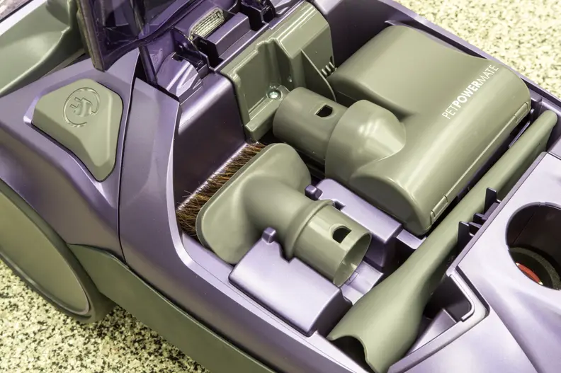 The Kenmore 600 series keeps all its tools onboard so they never get lost.