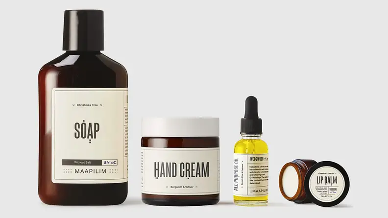 A photo of the Maapilim Winter Survival Kit.