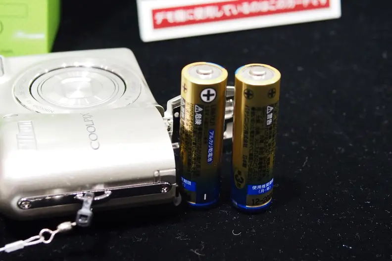 While you'll eat through dozens of AA batteries if you use the L32 every day, when traveling you can always find spares.