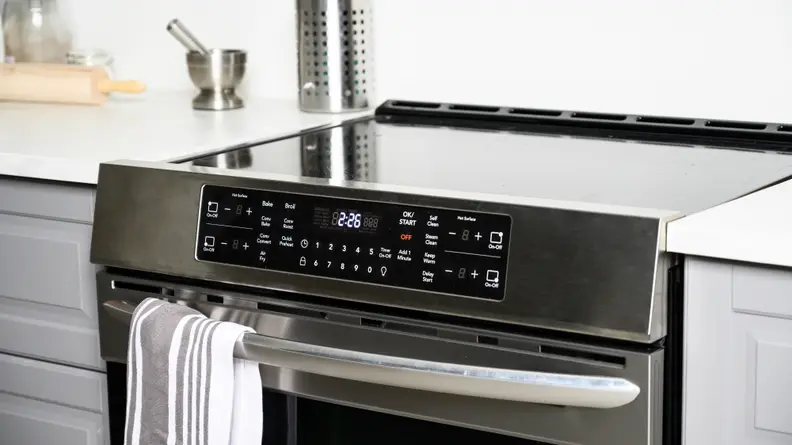Frigidaire-FGIH3047VF Cooktop at an Angle