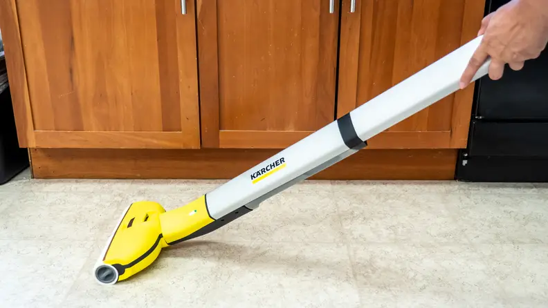 From its light weight to swivel joint, and self-propelled body the FC 3 is easy to move around than a traditional mop.