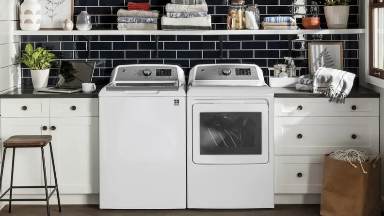 With a classic white exterior, the GE GTW720BSNWS won't feel about of place.