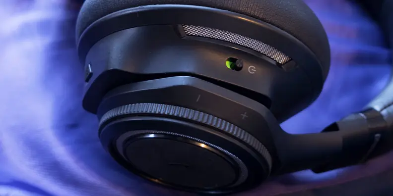 Plantronics Backbeat Pro Controls