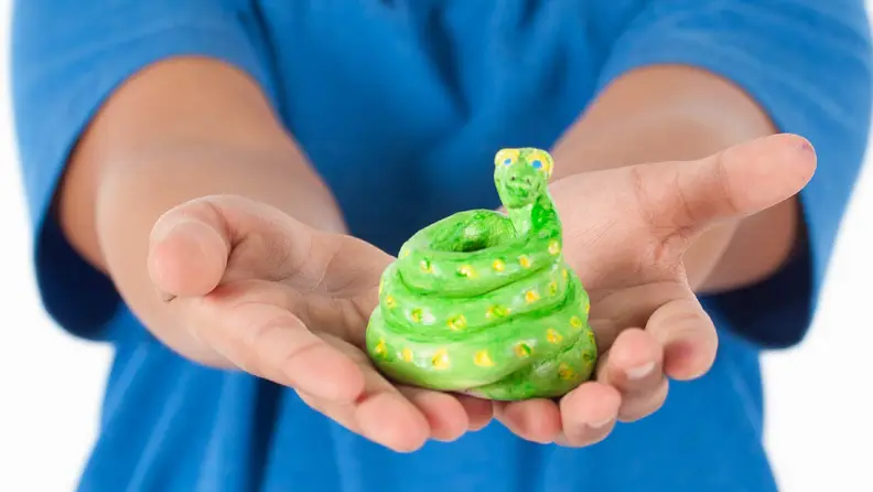 A battery-operated pottery wheel brings the ceramics studio home.