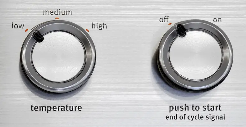 The ability to choose from three different temperature settings is the only control you have over the Maytag Centennial MEDC215EW's cycles.