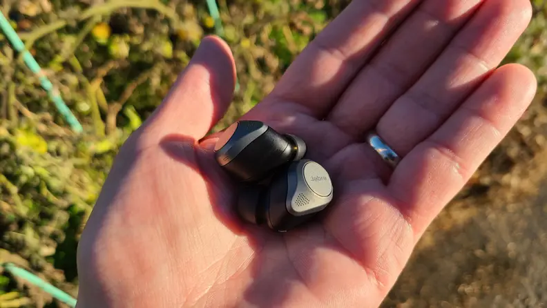 Jabra Elite 85t buds in hand