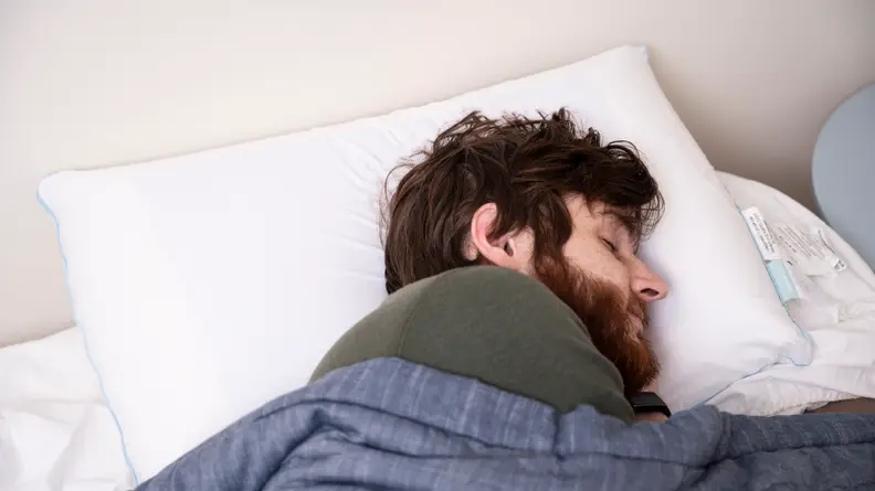 a man sleeps on the tempur-cloud dual breeze pillow