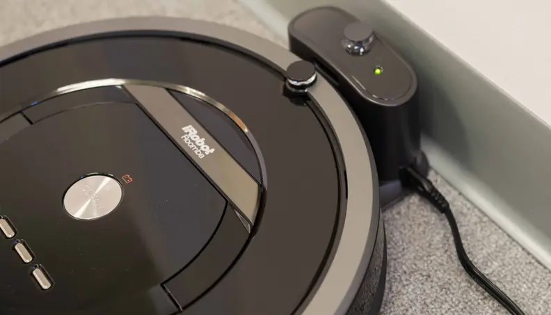 Be sure to keep the area around the Home Base clear so the 880 can find its way home.