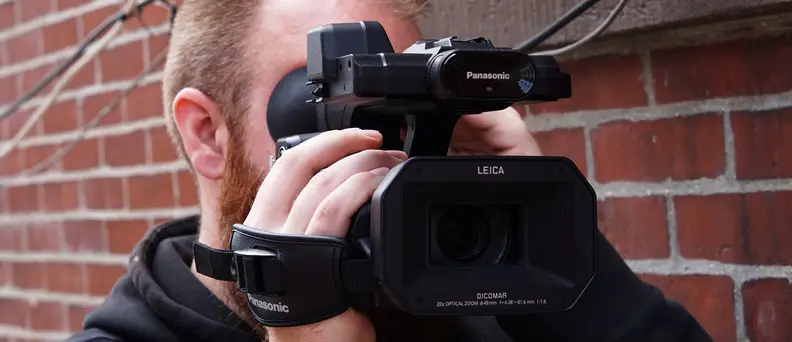 The X1000 is surprisingly light and easy to use without a tripod.
