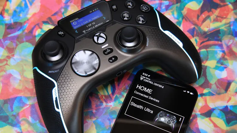 The controller next to a smartphone with the Turtle Beach app.