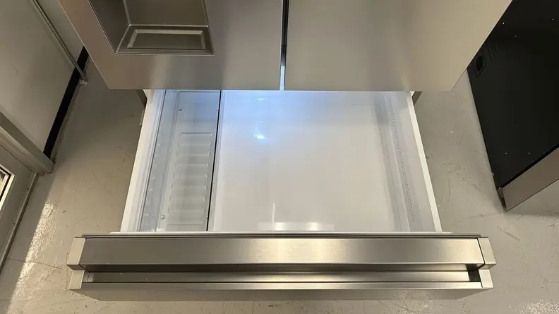 A close-up of the Hisense HRM260N6TSE French-door refrigerator's VersaTemp Zone custom-temperature flex drawer.