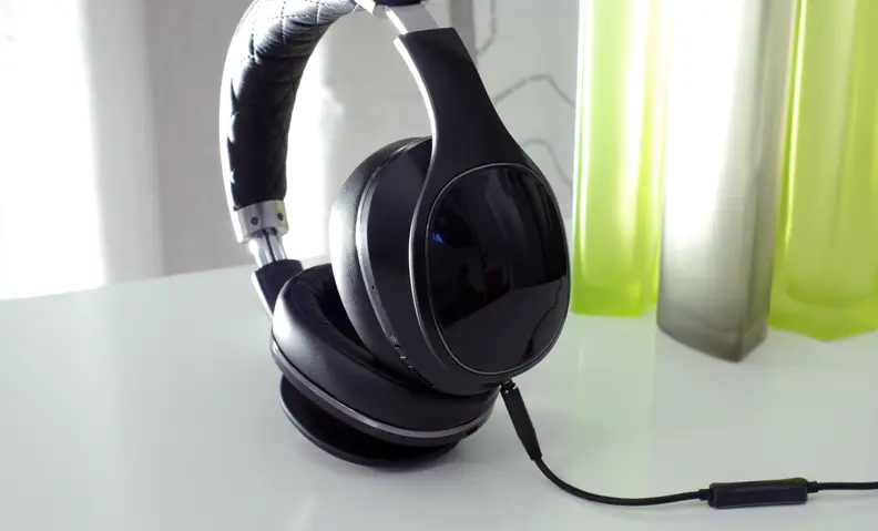 The Samsung Level Over headphones are a great-looking product; we tested the black pair, but they also ship in white and tan leather.