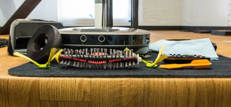 The LG Hom-Bot Turbo+ comes with a whole host of goodies. This includes the detachable dust mop on the right.