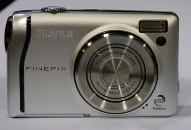 FUJIFILM FinePix F40 fd シルバー FUJIFILM FinePix F40fd - YouTube